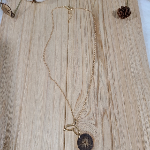 🐬🐬NEW🐬🐬VERY PRETTY!! Dolphin Tail Necklace in GOLD Plating 🐬🐬 - Picture 8 of 14